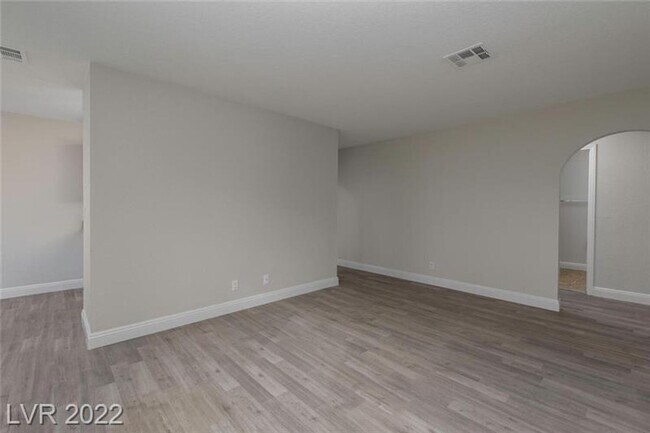 Building Photo - This beautiful 2 Bedroom and 2 Bath Condo in Northwest Vegas!
