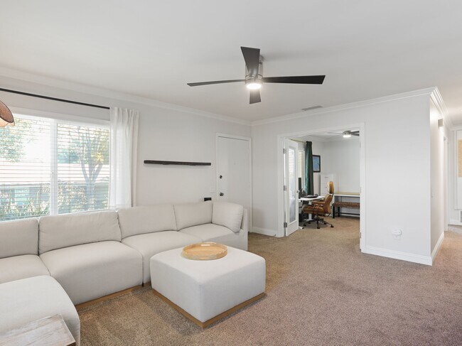 Building Photo - 1619 Carmel Cir W