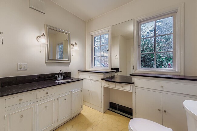 Building Photo - 3437 NE 31st Ave