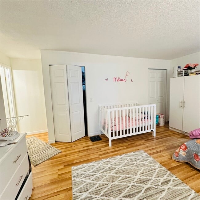 Building Photo - 8 Shadowbrook Ln