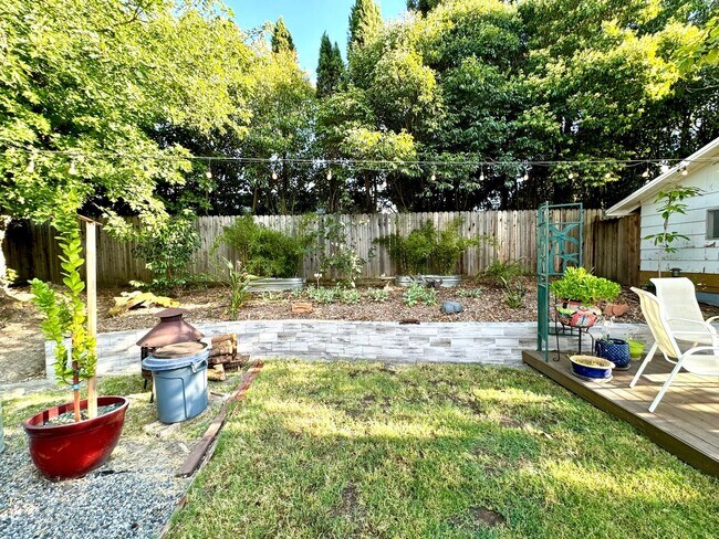 Building Photo - Lovely one level home in Northwest Santa R...