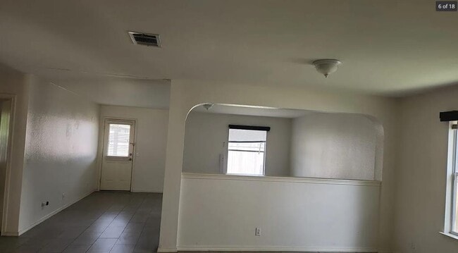 Building Photo - 213 Pentire Way