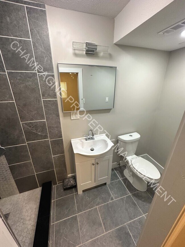 Building Photo - Fully Remodeled Home in KC