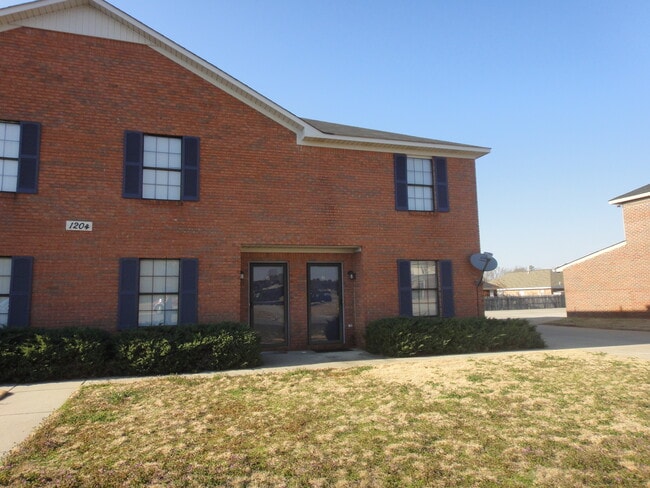 Primary Photo - 1202 Goldridge Dr SW