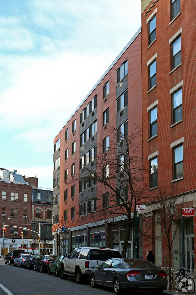 Building Photo - Extra Place Apartments