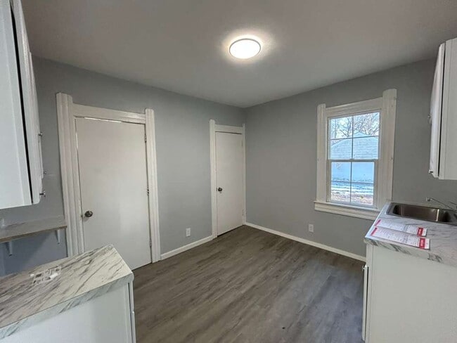 Building Photo - Spacious Corner-Lot Opportunity in Lorain!