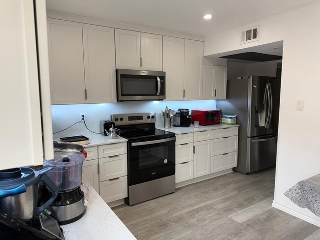 Building Photo - 1821 Greenspring Cir
