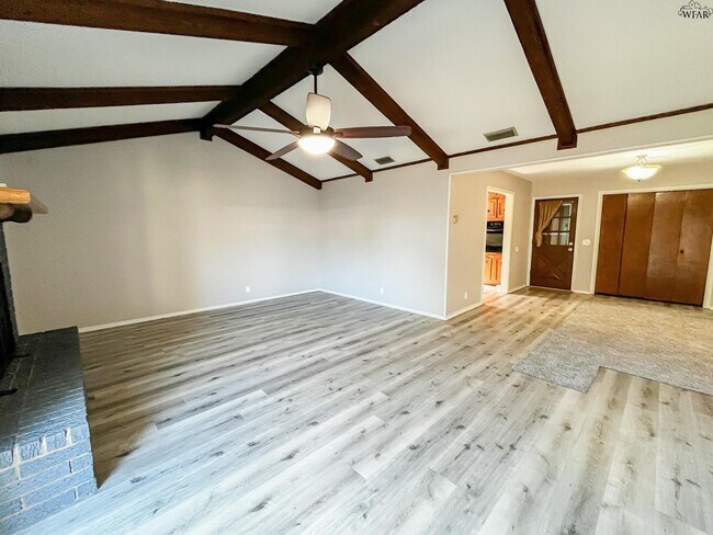 Building Photo - 5533 Briargrove Dr