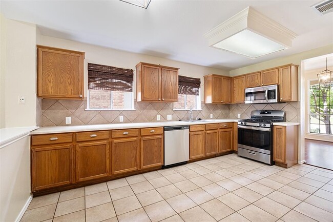 Building Photo - 2205 Romeo Dr