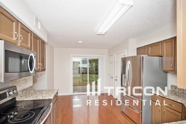 Building Photo - 2041 Glastonbury Dr