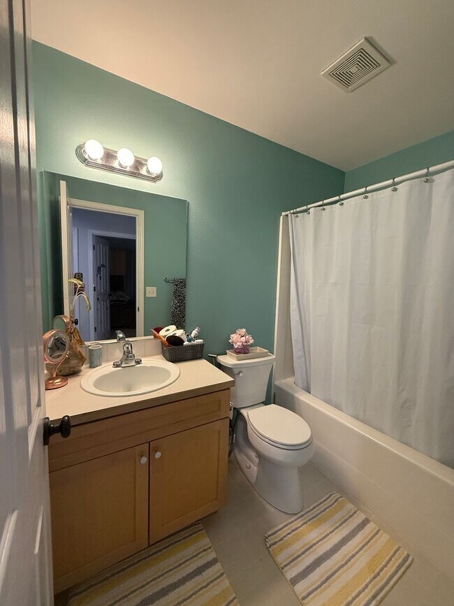 Building Photo - Silverdale 2 Story Home 4bed 2.5 bath