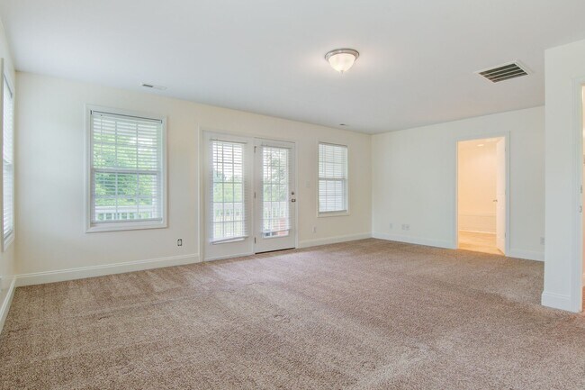 Building Photo - Charming 4 Bed, 3.5 Bath Modern Farmhouse on Expansive Land – Prime Location!