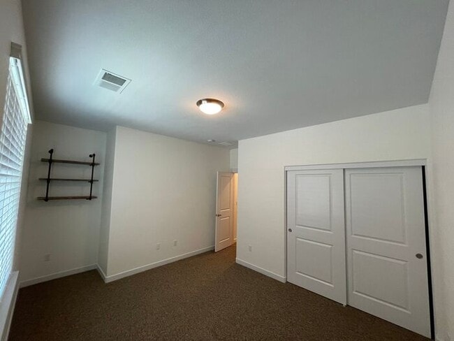 Building Photo - 3165 Covent Gardens Dr