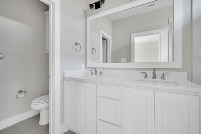 Building Photo - 500 Woodside Trl