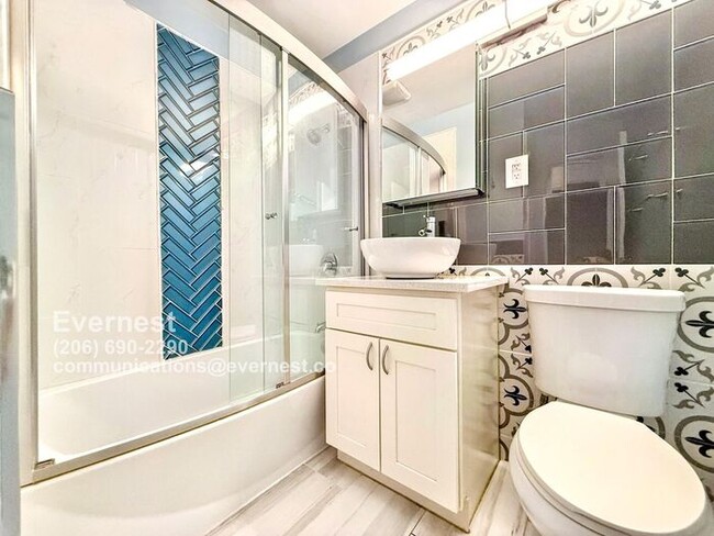 Building Photo - Charming One-Bedroom Condo in a Convenient...