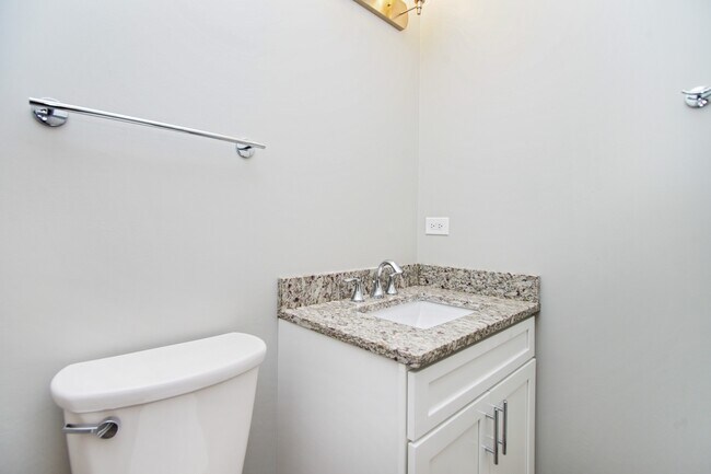 Building Photo - 1360 W Byron Ave