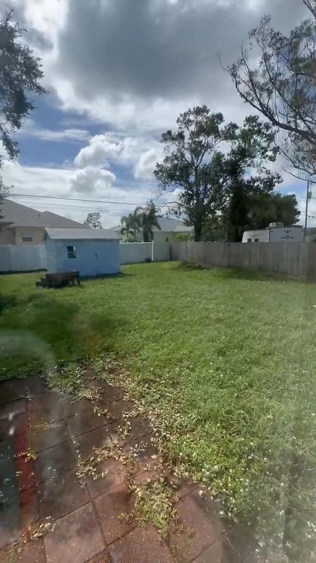 Building Photo - 1102 SW Arc Ct