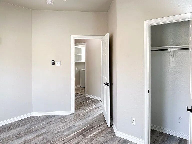 Building Photo - 505 Kingscote Ct