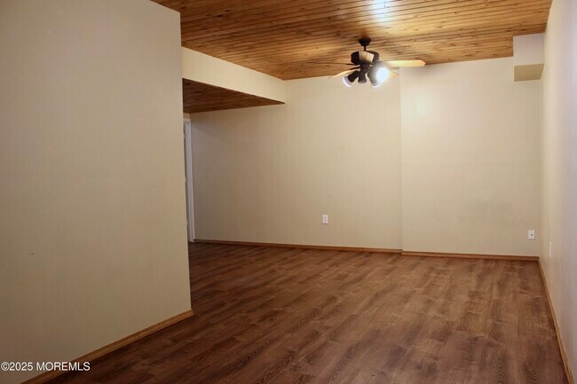 Building Photo - 153 Impatiens Ct