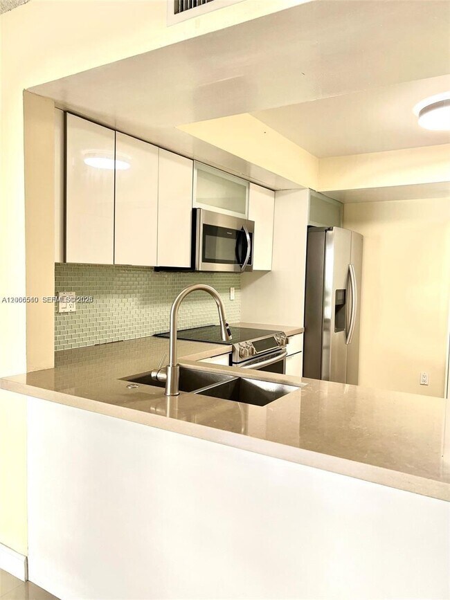 Building Photo - 8830 SW 123rd Ct