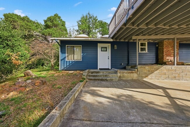 Building Photo - 3 Bed/2.5 Bath Multilevel Home with Amazing Views!