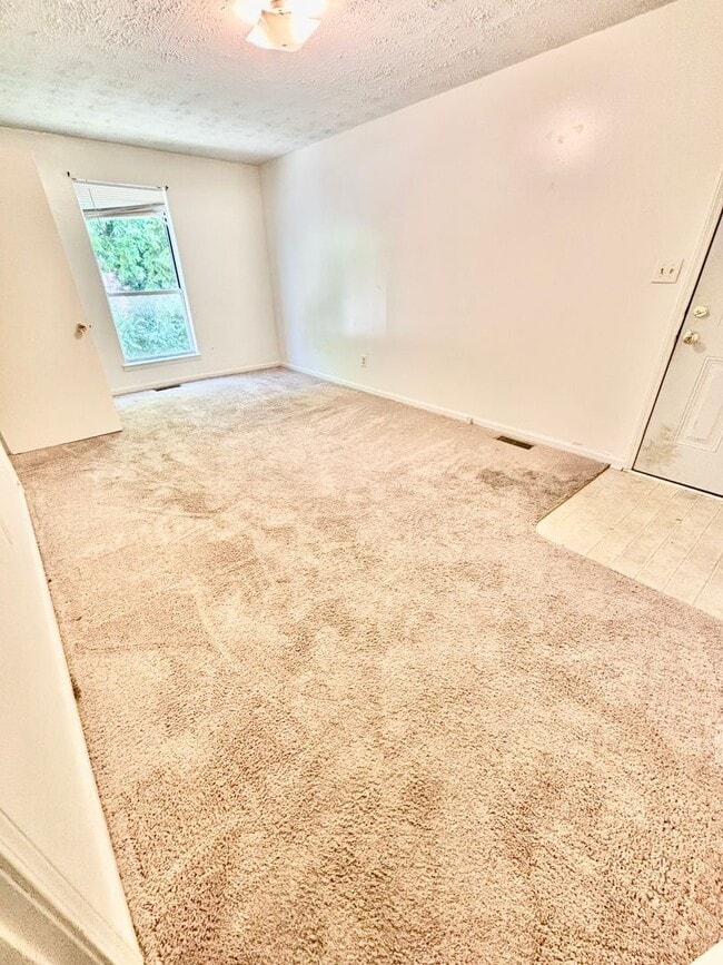 Building Photo - 2 Bedroom Near Law School!