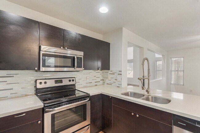 Building Photo - 2538 N 131st Ln