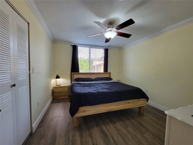 Building Photo - 400 Scotia Dr