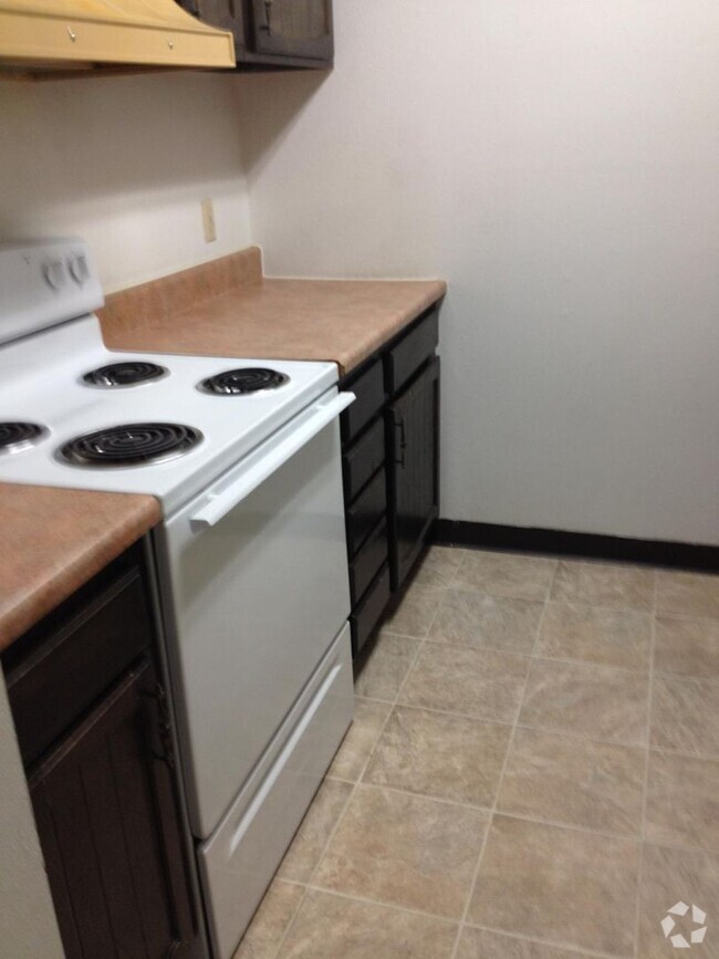 Building Photo - 2 Bedroom, 1 Bathroom Condo located in the...