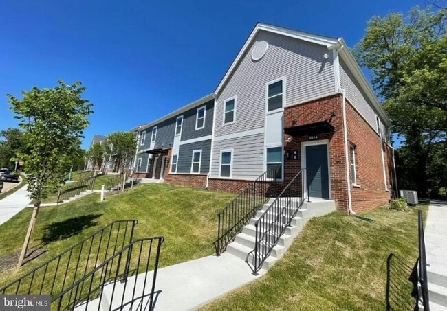Building Photo - 4909 Hamilton Ave