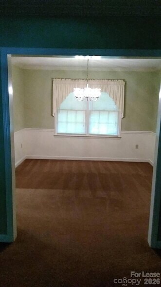 Building Photo - 433 Raintree Dr