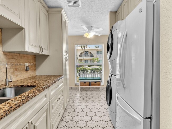 Building Photo - 13785 Flora Pl