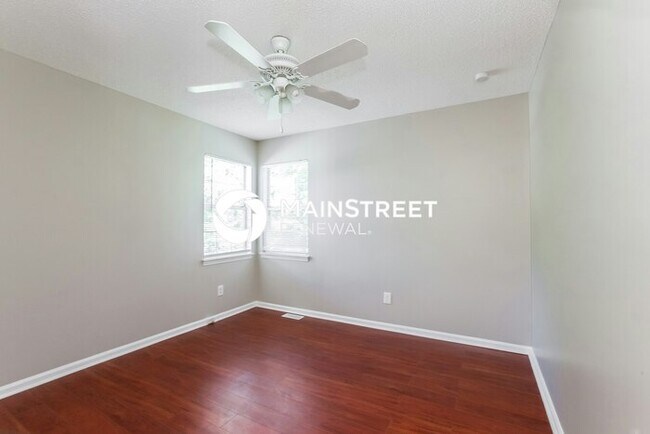 Building Photo - 4 Bedroom Pet-Friendly Home in Charlotte, NC with Main Street Renewal