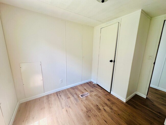 Building Photo - NEW RENTAL LISTING