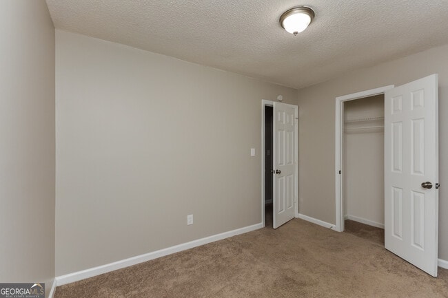 Building Photo - 117 Star Lake Dr