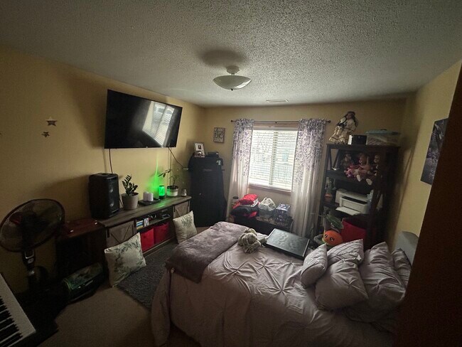 Building Photo - 613 N 40th St