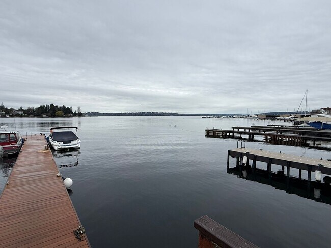 Building Photo - 2bd/1.5ba Kirkland Condo