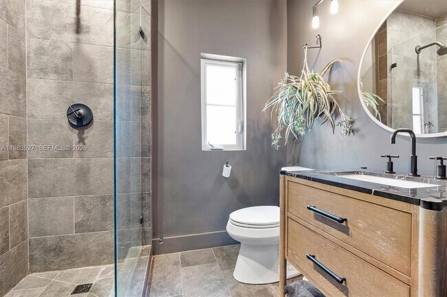 Building Photo - 1024 Lenox Ave.