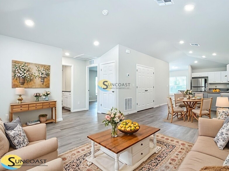 Primary Photo - 109 E Harvard St