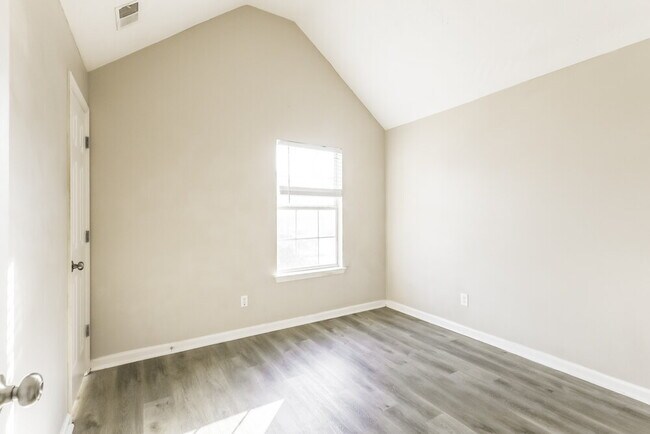 Building Photo - 729 Wood Bend Ct