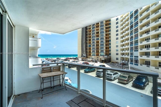 Building Photo - 3140 S Ocean Dr