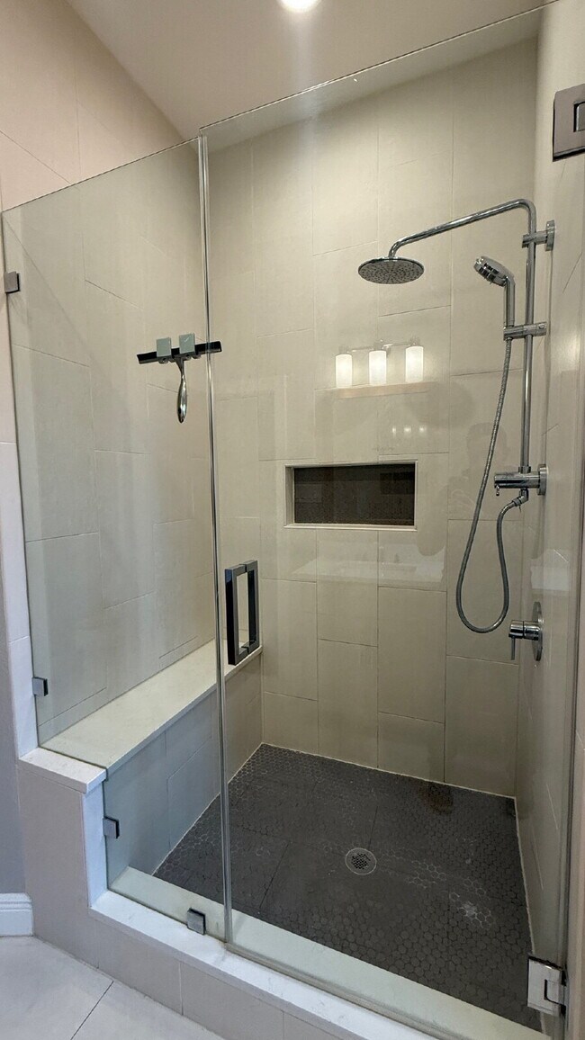 Building Photo - Beautifully Updated 3BR Home in Prime South Austin Location!