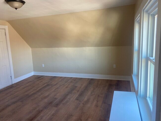 Building Photo - 1 Rena St