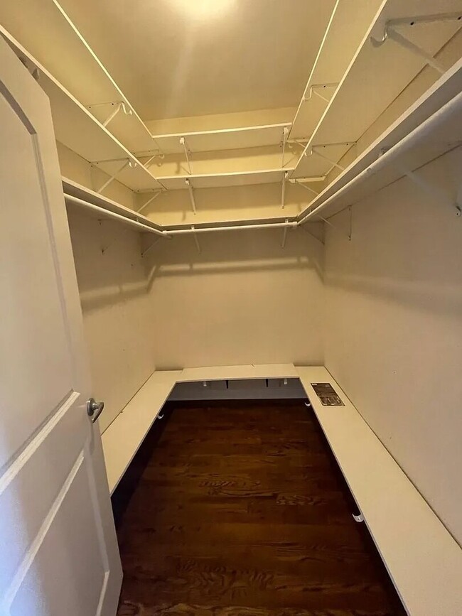 Building Photo - 3128 W Walton St