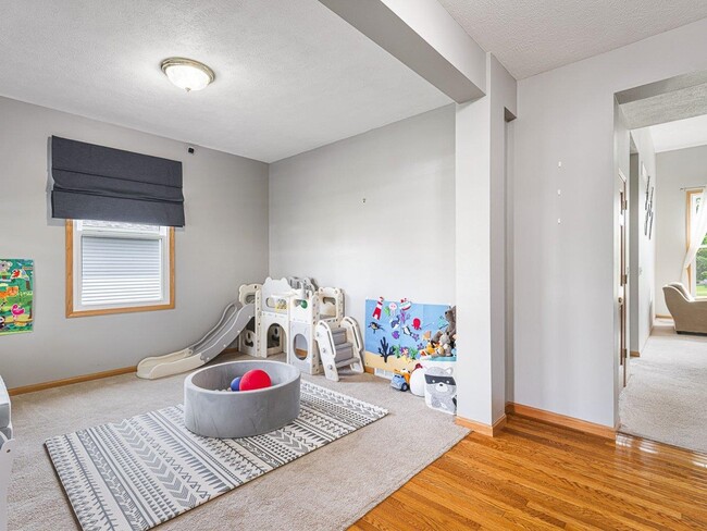 Building Photo - 251 Ashbourne Dr