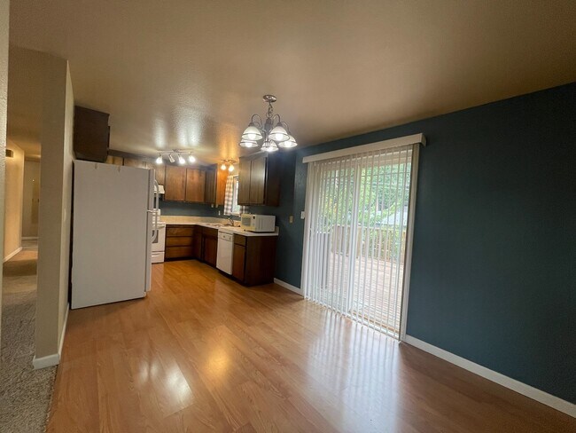 Building Photo - 1017 N Viewmont Dr