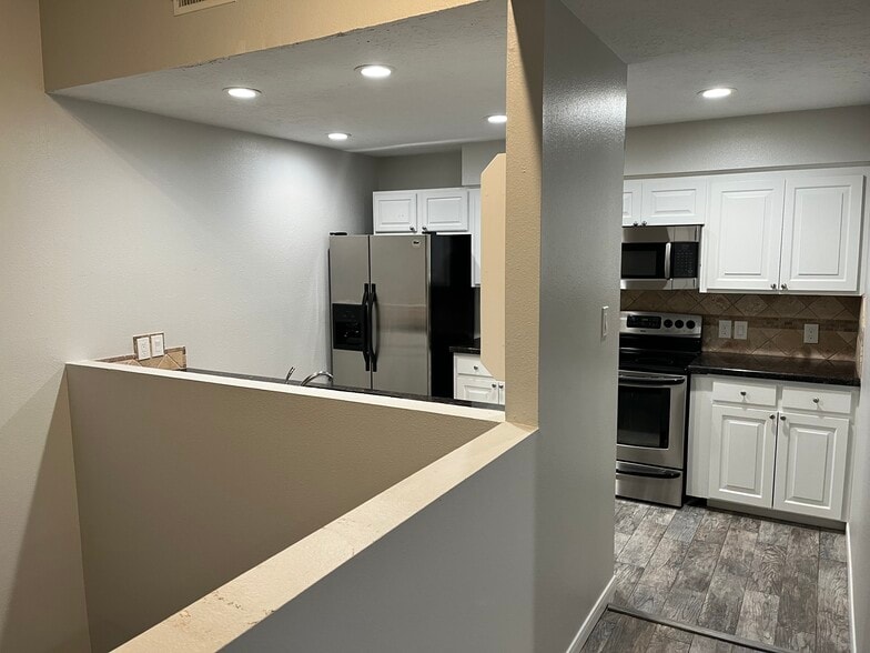 Building Photo - 1503 Wimbledon Dr