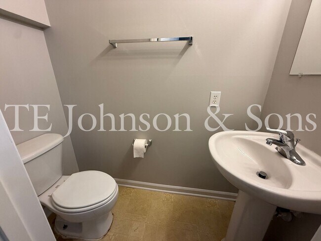 Building Photo - 3355 Kensington Pl
