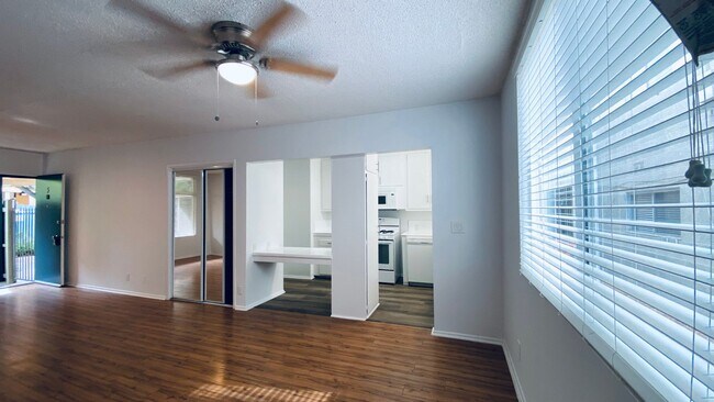 Interior Photo - 7351 Variel Ave