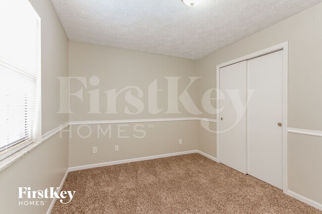 Building Photo - 241 Summit Ridge Dr